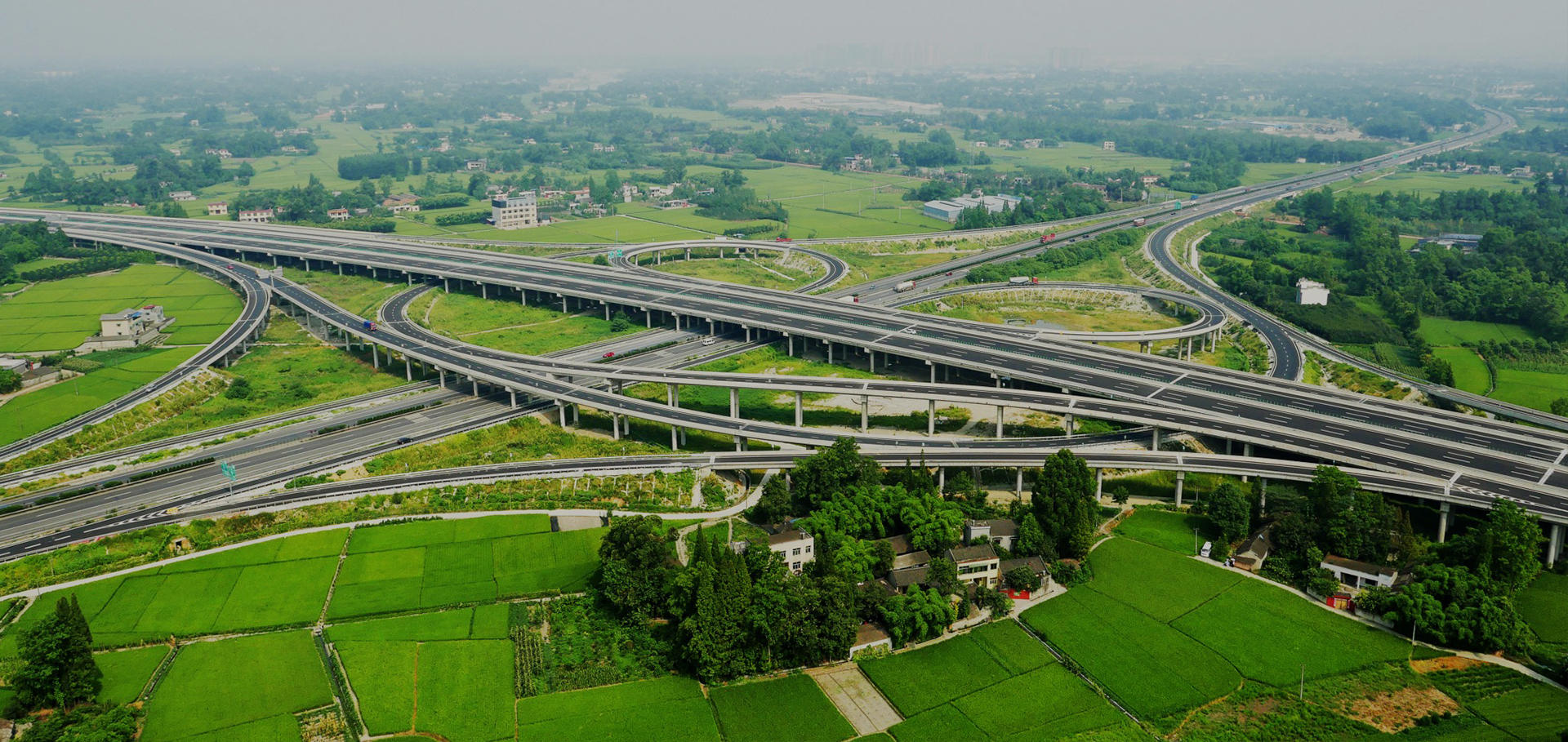 以百年基业为梦，以群策之力铸帆，建一项工程，竖一座丰碑